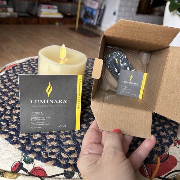 Luminara 4.5" Pillar Flameless Candle + Christmas 18" Wreath Red Berries Pines - Picture 9 of 12